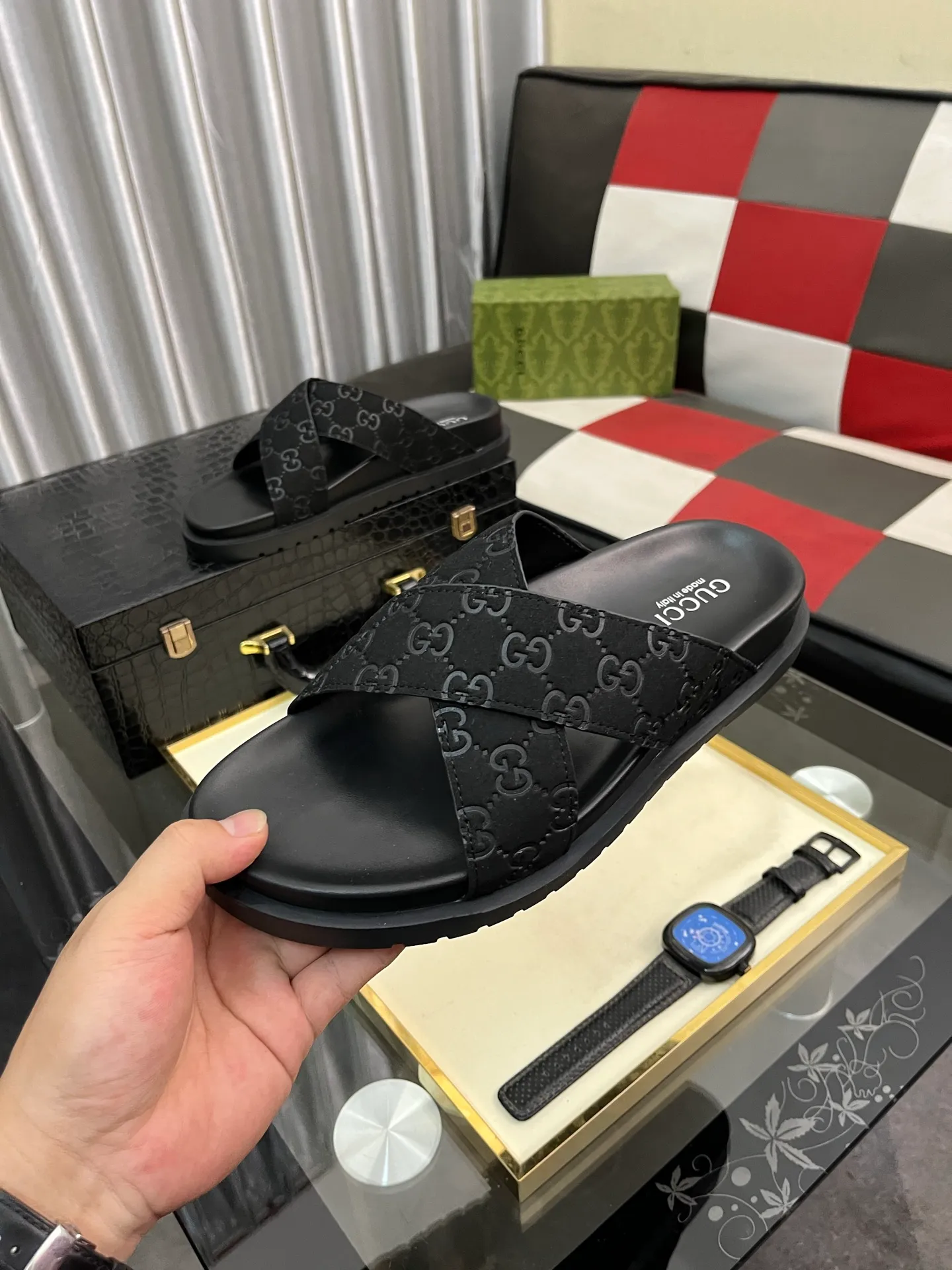 Men's shoes 💰320⌚️⌚️ (gucci-Gucci) New men's slippers, high-end boutique, made of cowhide, with exquisite embossed logo decoration on the upper, fine workmanship, super soft soles, casual, loose and comfortable, a must-have in summer! \nsize：38-44